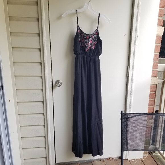 Tobi Black maxi embroidered dress - Picture 2 of 8